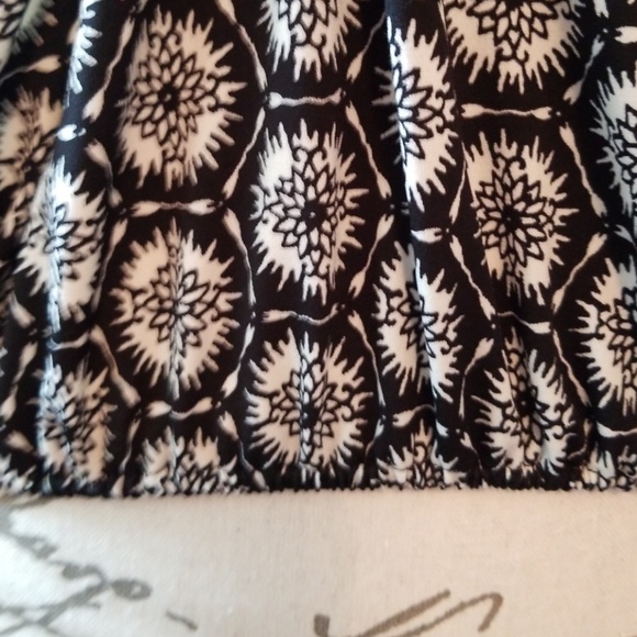 Fluttersleeve top - Picture 4 of 4